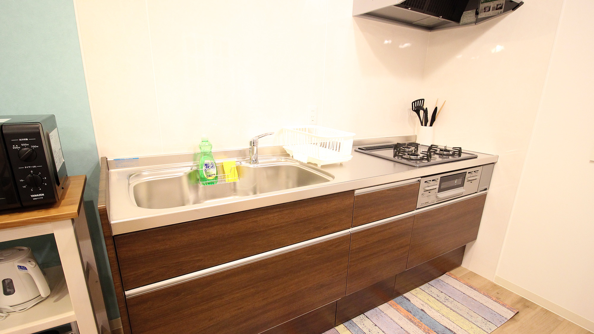 ・【キッチン】広々としたスペースで、大人数で料理を楽しむことができます