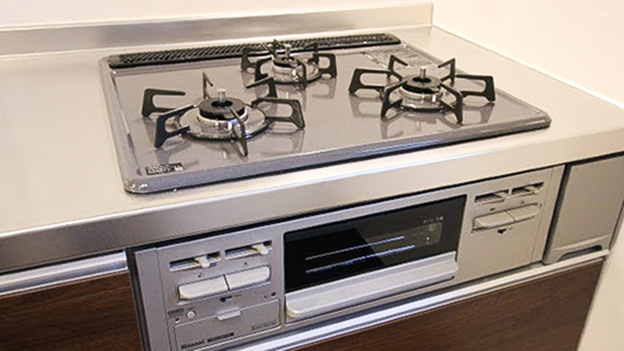 ・【キッチン】ガスコンロが3口とグリル付き。料理のバリエーションも増えます