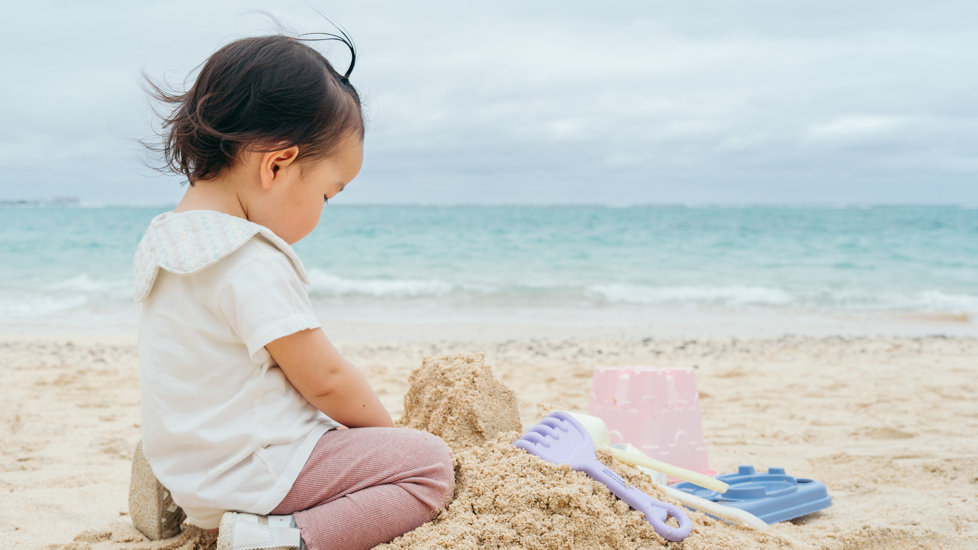 ・【周辺】砂遊びに夢中！希望が丘ビーチで家族の時間をゆったりとお過ごしください