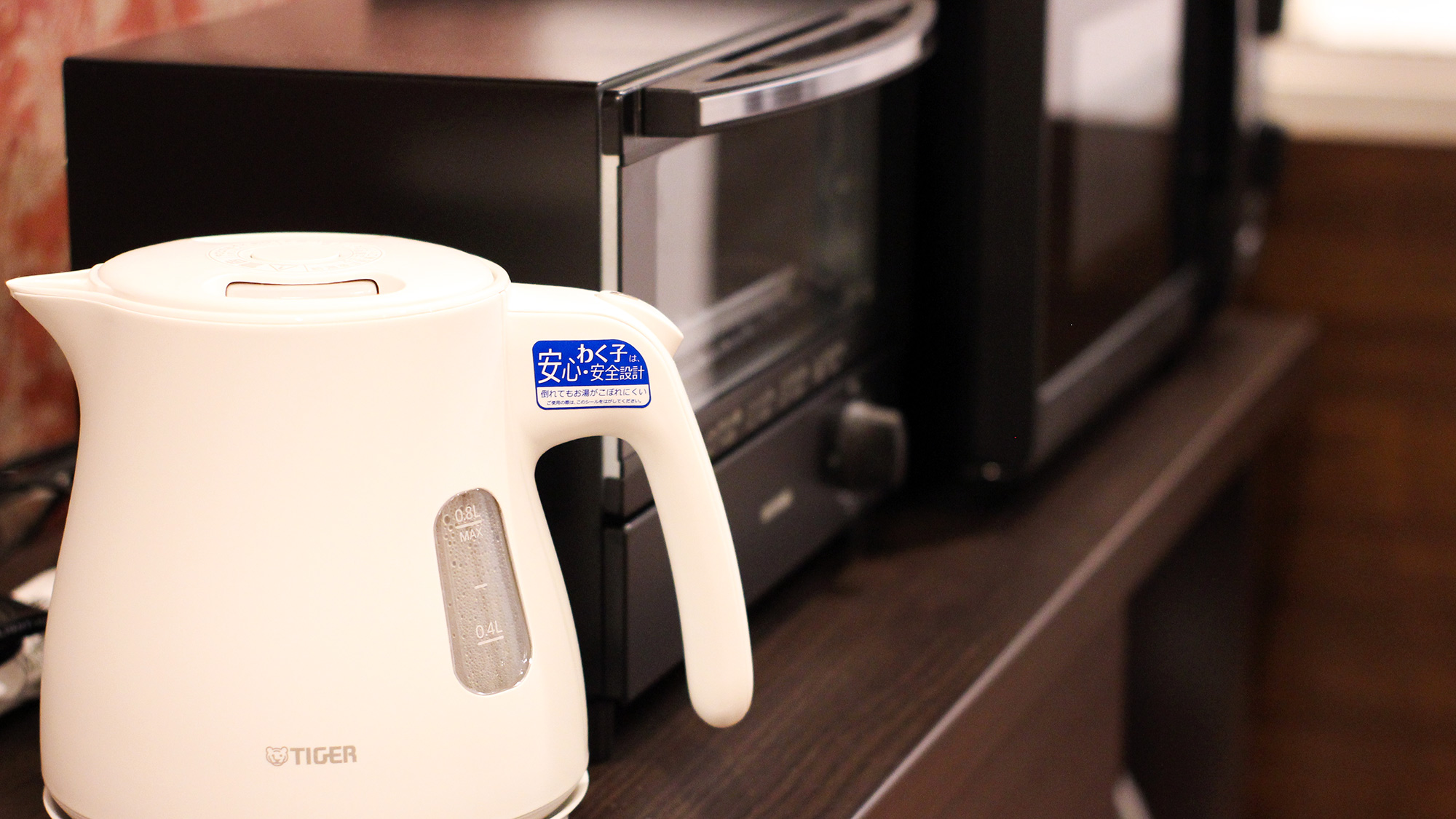 ・【キッチン】ケトル、トースター、電子レンジを完備しております