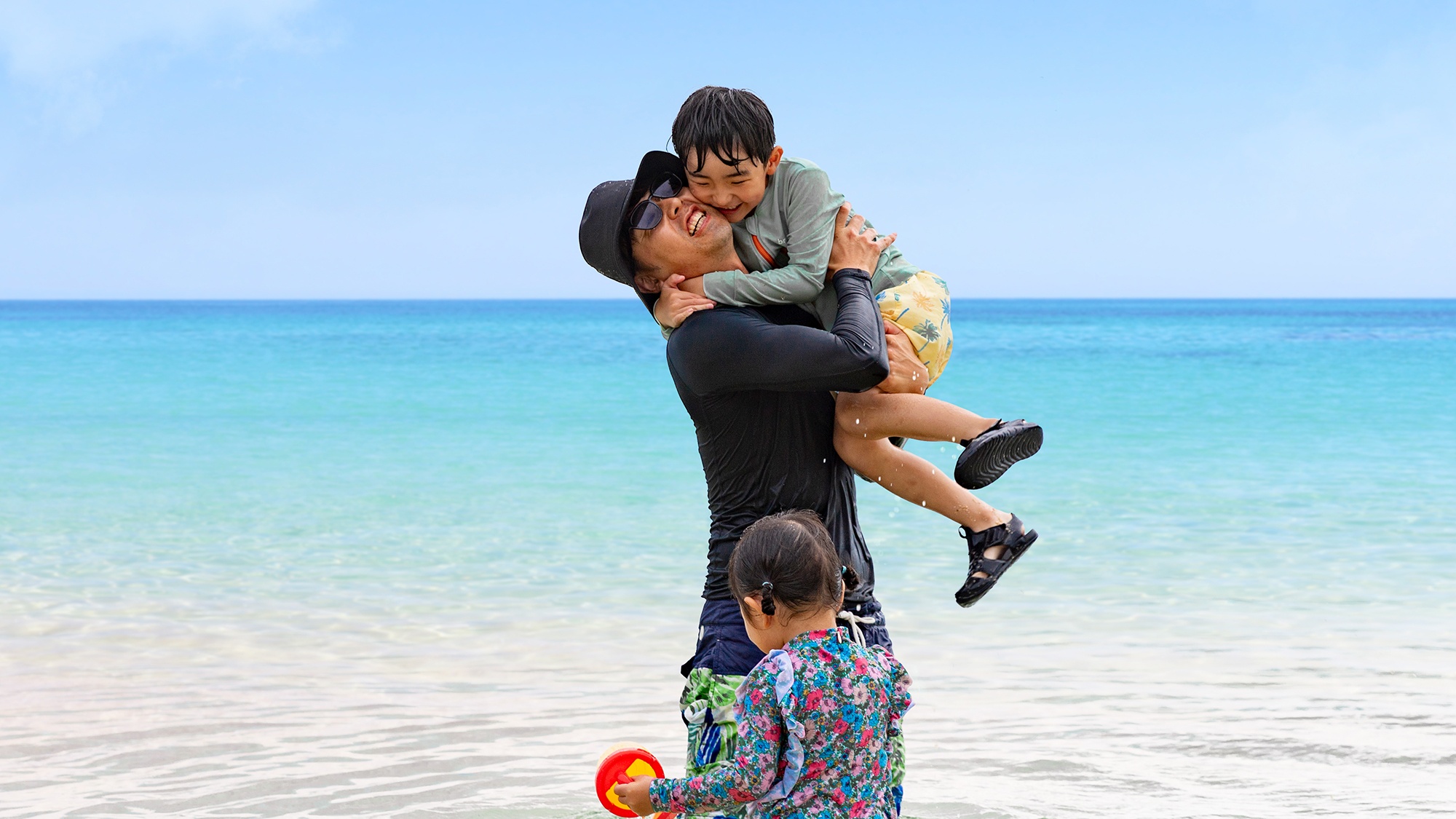 ・【周辺】美しいビーチまで近く、都会の喧騒から離れて気軽に海を満喫できます