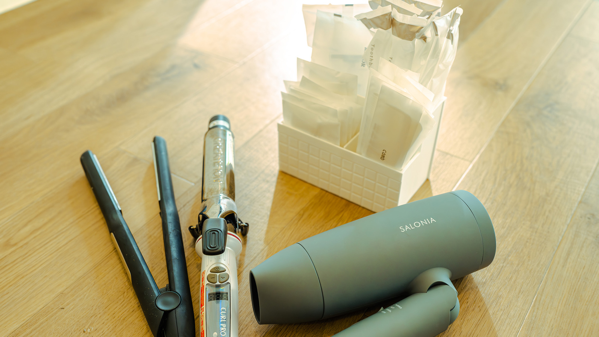 ・【アニメティ】ドライヤー、ヘアアイロン、歯ブラシセットなどを完備。ご自由にお使いください