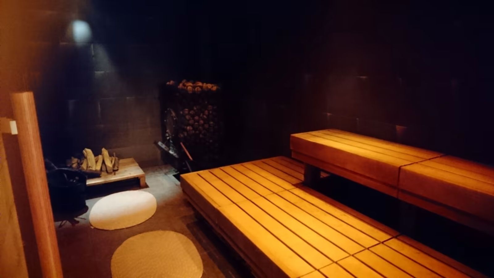 薪サウナ「動の湯」サ室