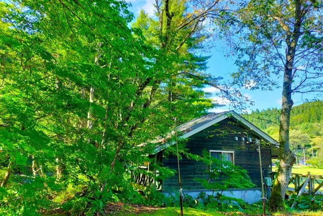 【かづの⾃然ふるさと学舎】（車で1時間30分）旧校舎を活かした秋田の自然・文化を楽しめます。