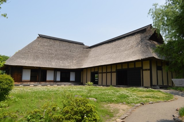 【盛岡手づくり村】（車で約45分）わんこそば、南部せんべい、藍染めなど15種類以上の体験ができる観光