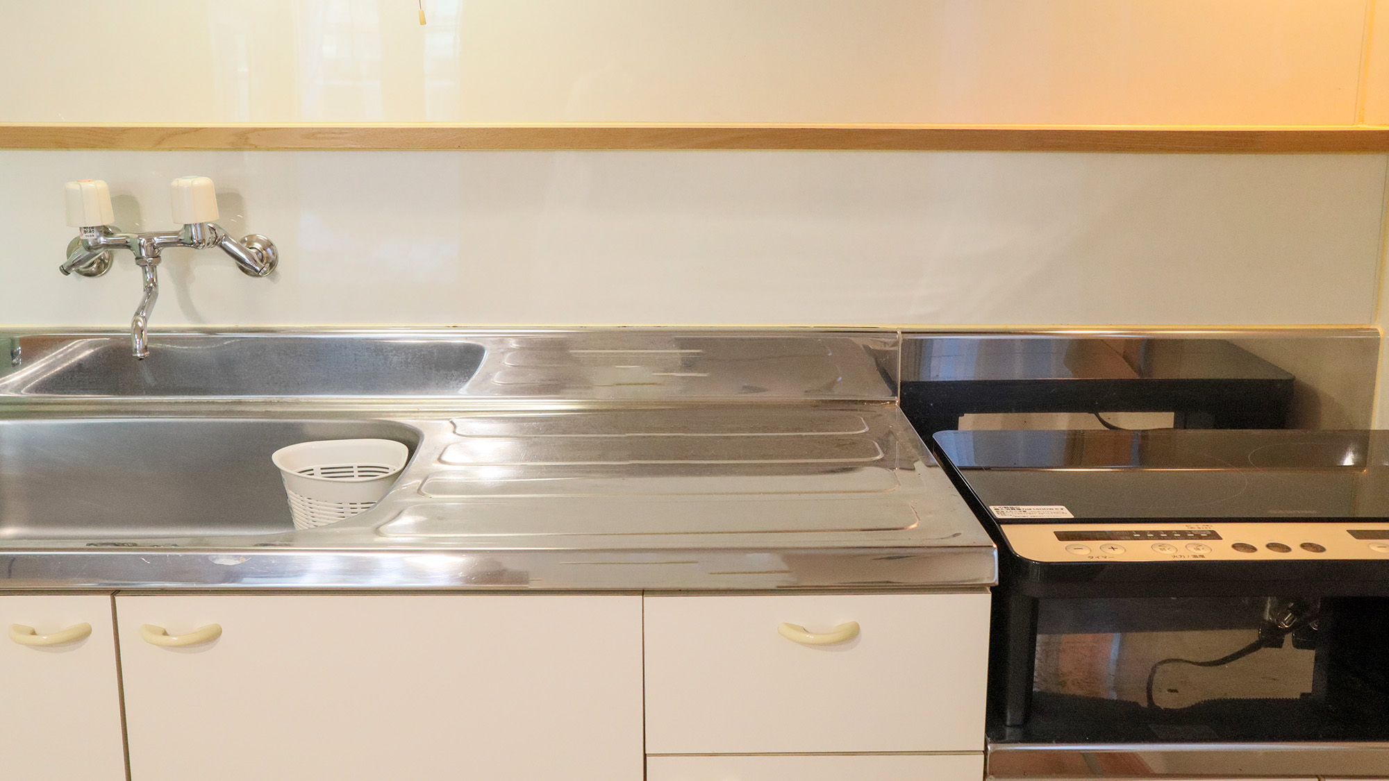 ・【キッチン】広さのある調理台。食事作りをスムーズに行うことができます