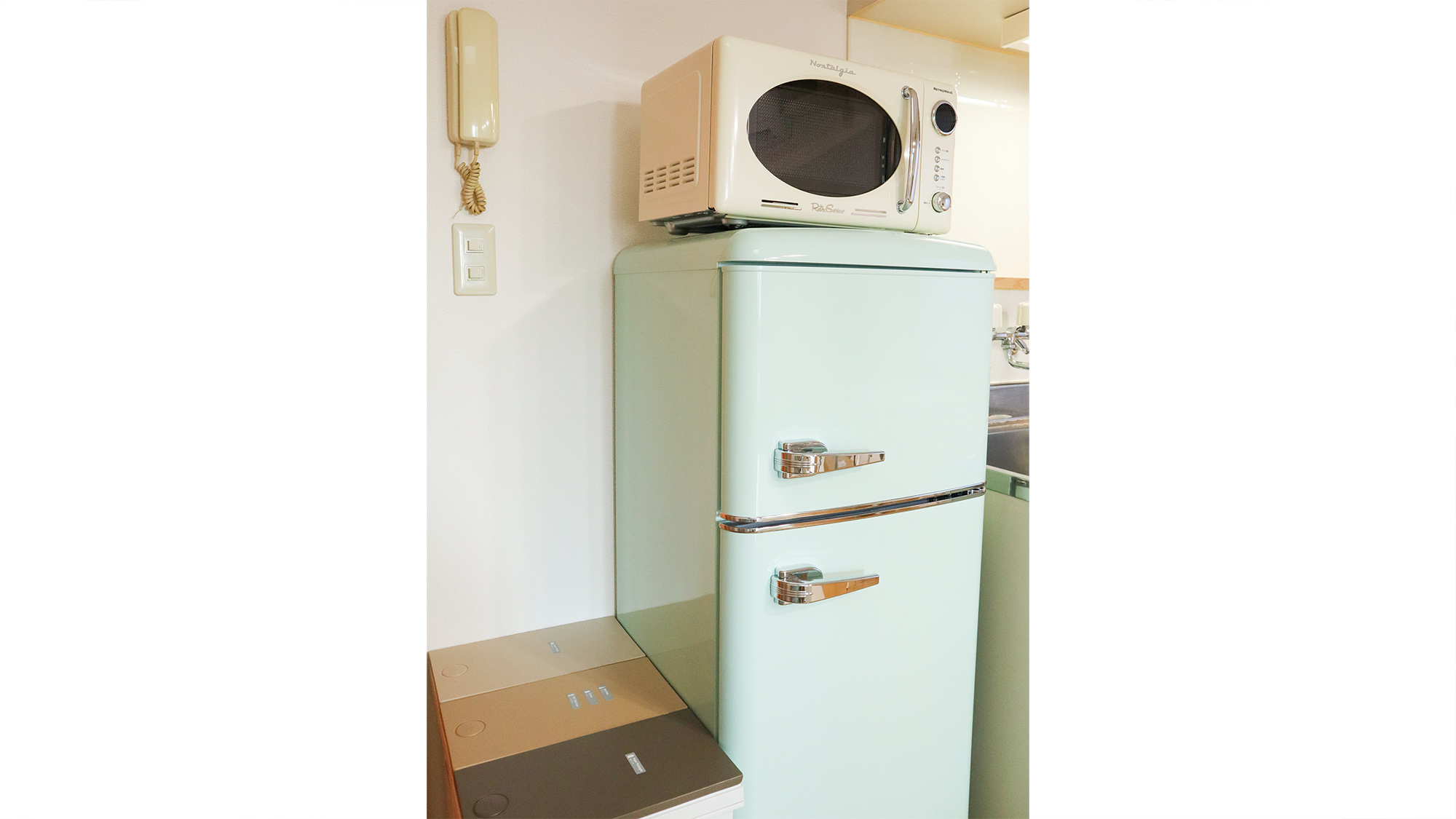 ・【冷蔵庫】食材や飲み物を買い込んでも安心。アイスや冷凍食品も保存可能です