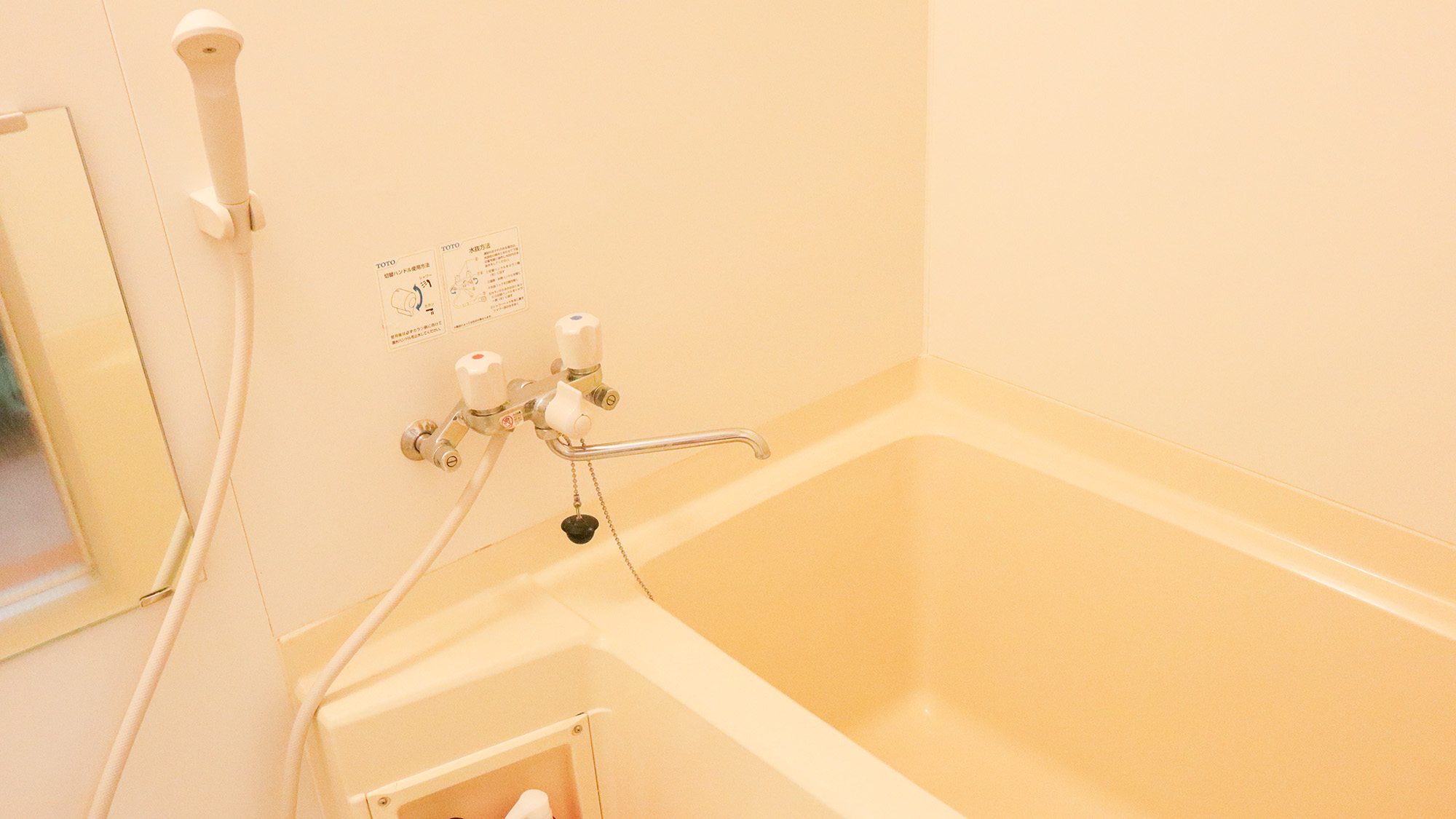 ・【バスルーム】浴槽・洗い場付き。シャンプー、コンディショナー、ボディーソープを完備