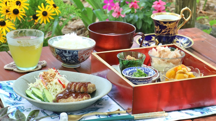 【スタンダード】地産地消を考えられたごはんを食べた後はドッグランで運動☆