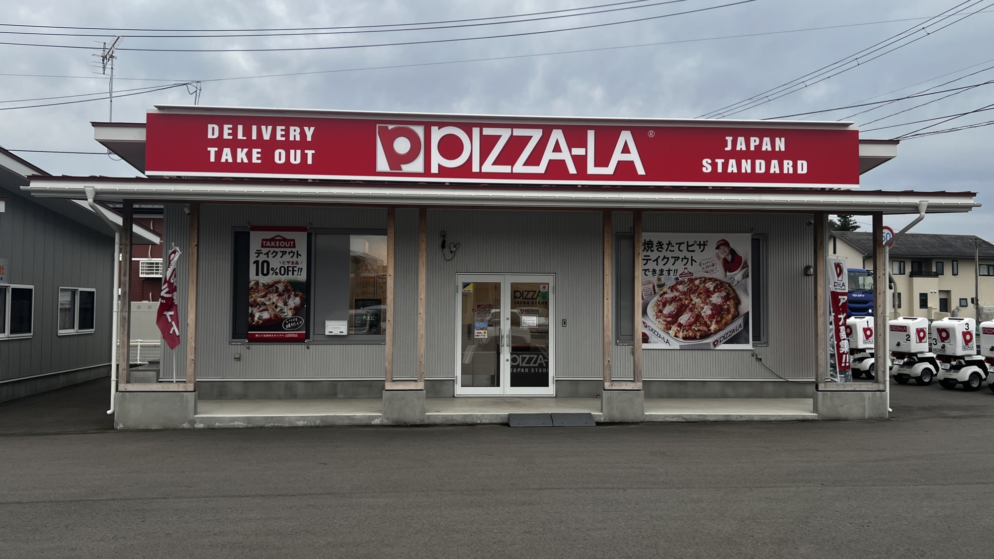 周辺には徒歩圏内に飲食店もございます。夕食時などにご利用いただけます。