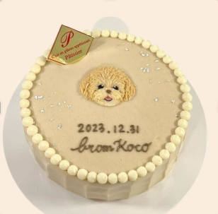 【ワンちゃんのハッピーケーキ】 愛犬に笑顔を！楽しいひとときを演出する美味しいケーキです。