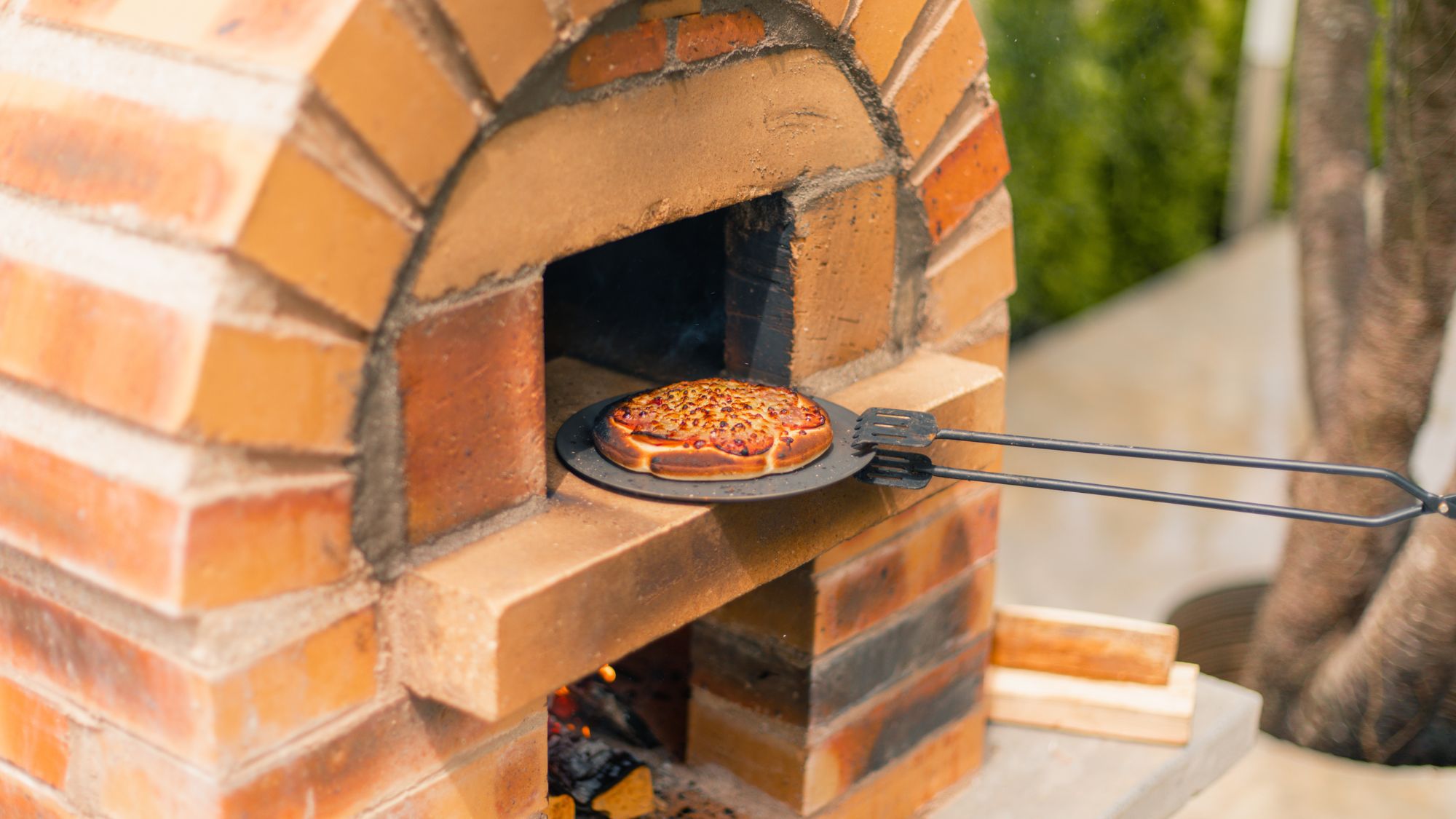 【ファミリー】広々200㎡！BBQ・ピザ窯・焚き火台無料！一棟丸ごと貸切無人型ホテルで広いお庭を満喫