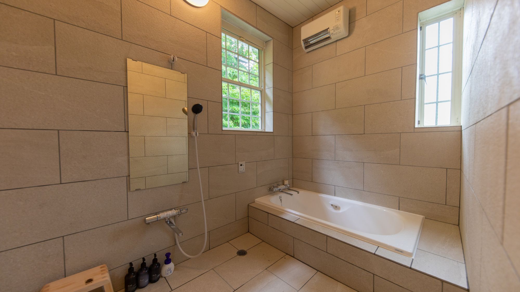 【ファミリー】広々200㎡！BBQ・ピザ窯・焚き火台無料！一棟丸ごと貸切無人型ホテルで広いお庭を満喫