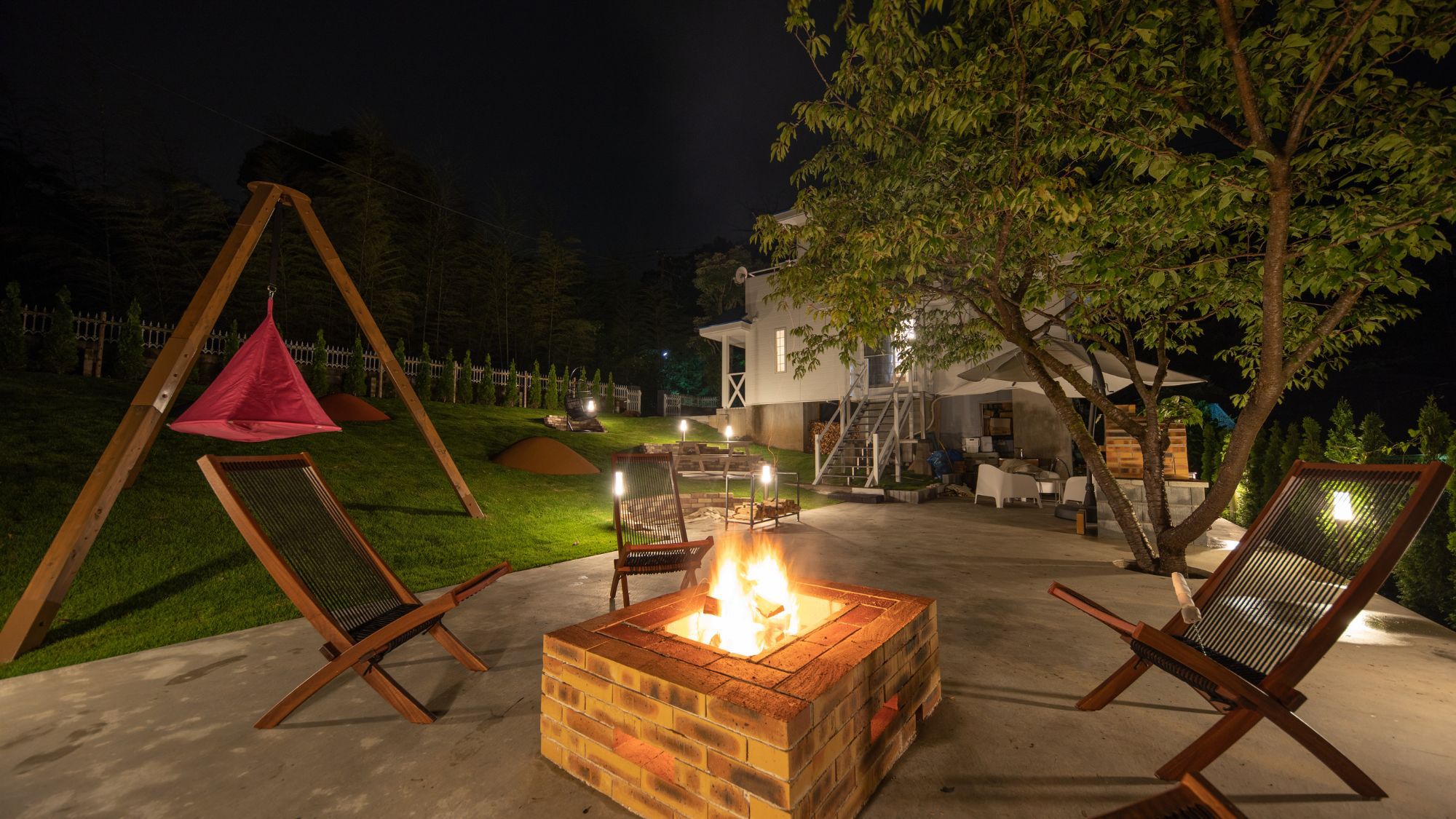 【ファミリー】広々200㎡！BBQ・ピザ窯・焚き火台無料！一棟丸ごと貸切無人型ホテルで広いお庭を満喫