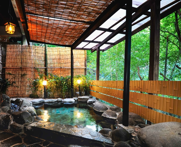 天然温泉の露天風呂