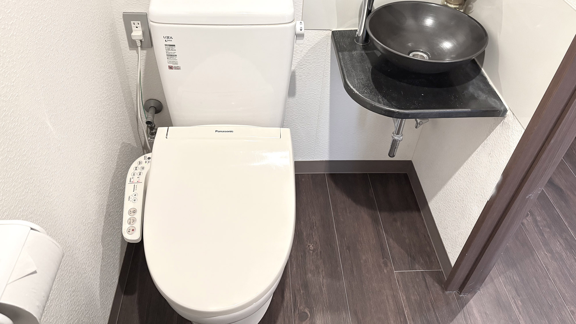 ・【トイレ】嬉しい洗浄機能付き。手洗い場もあり快適にご利用いただけます