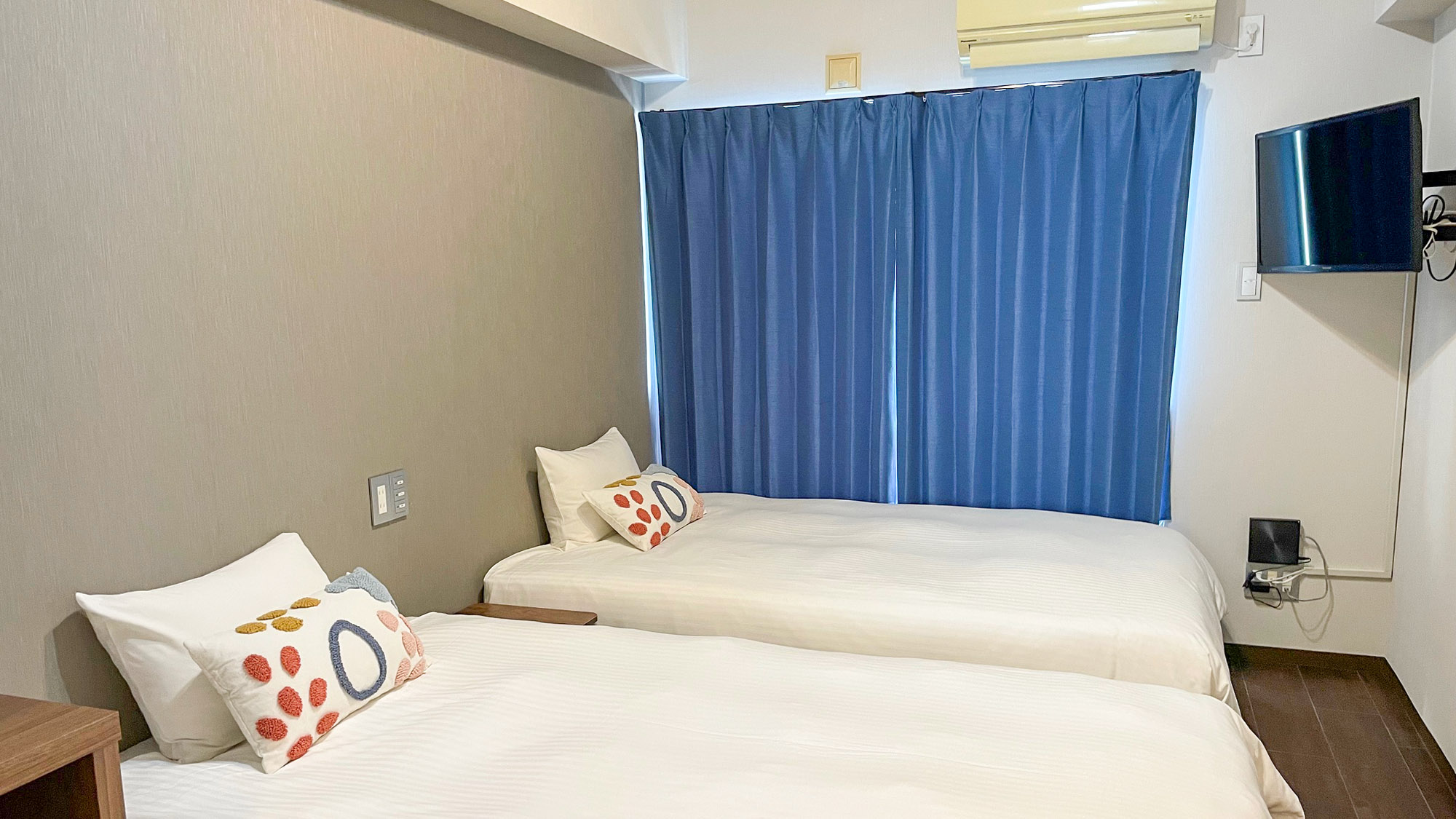 ・【ツインルーム】全室テレビ付きで、旅先でも変わらずお好きな番組をお楽しみいただけます