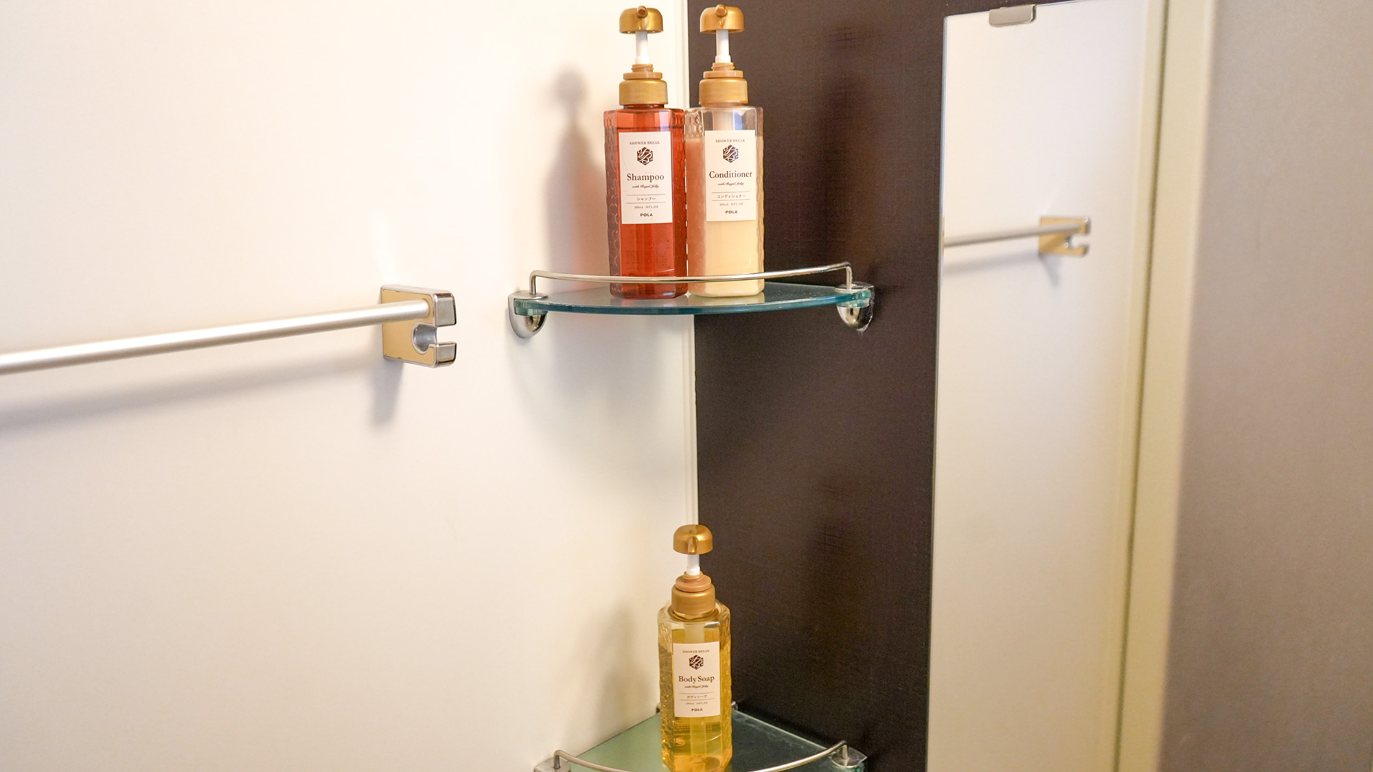 ・【バスアメニティ】シャンプーやボディソープを完備。持参の必要がなく荷物が軽減できます