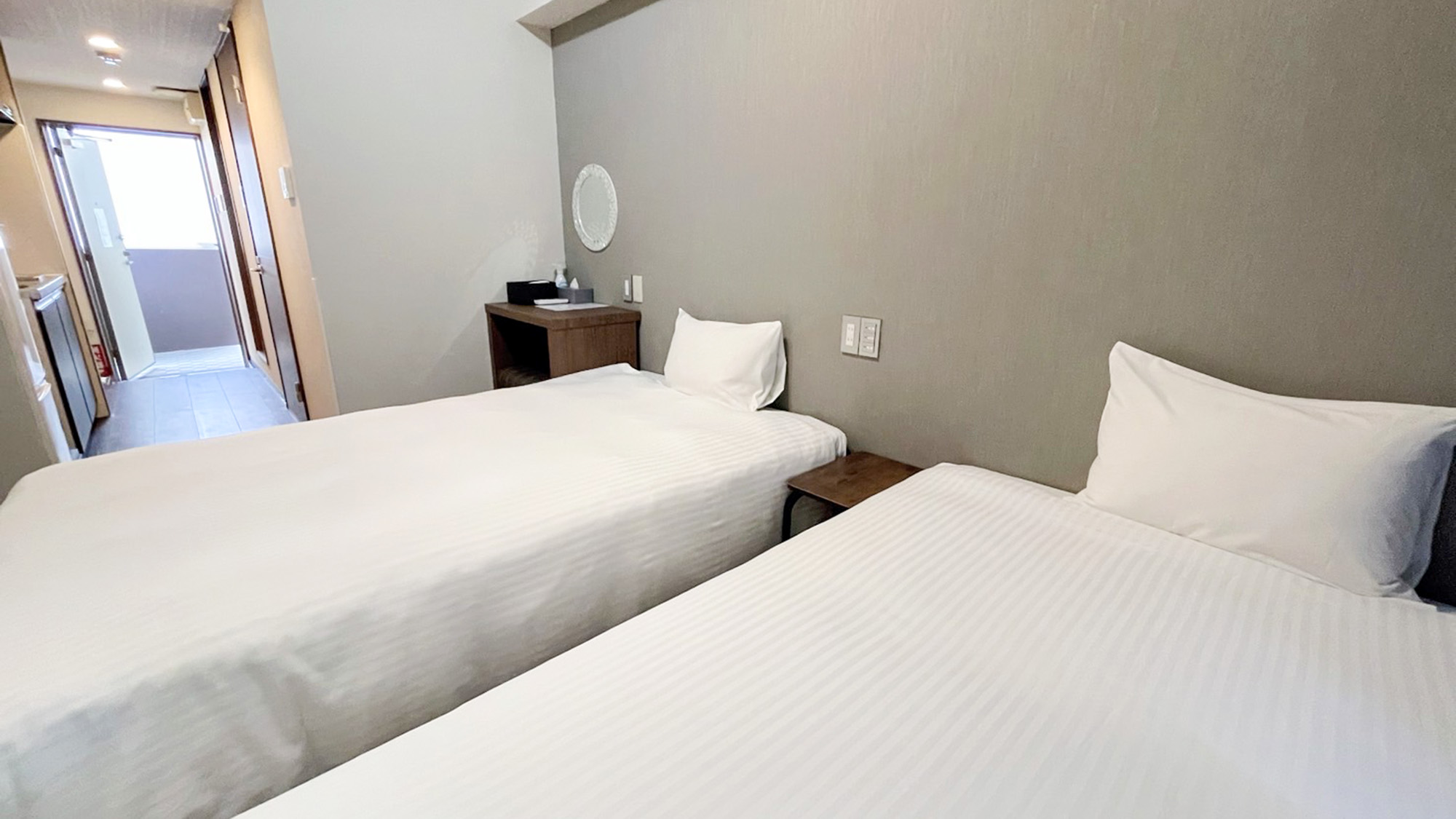 ・【ツインルーム】全室無料Wi-Fi、簡易キッチン、洗濯機を完備。快適にお過ごしいただけます