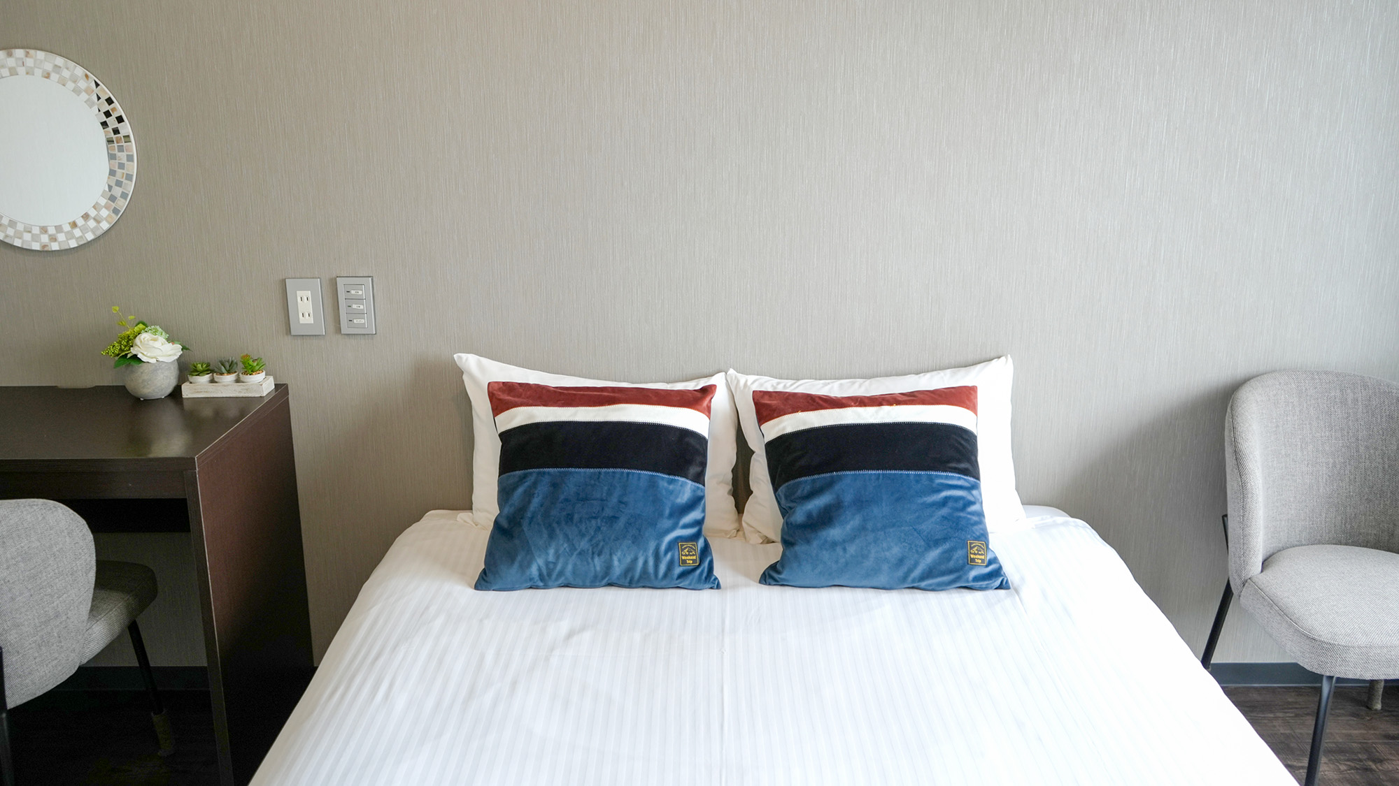 ・【ダブルルーム〈バスタブ付〉】出張・ワーケーションなど長期滞在に最適。リラックスしてお休みください