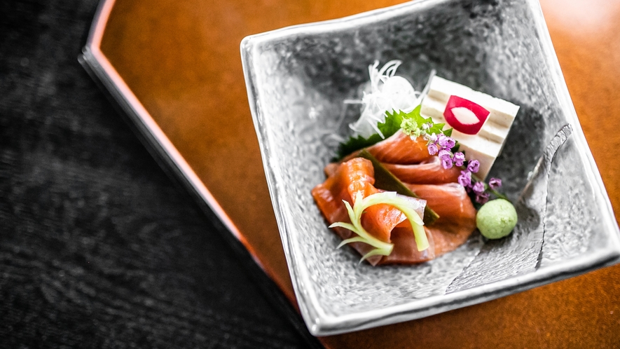 *夕食/堅豆腐はご当地名物、独特な触感や味わいをお愉しみください