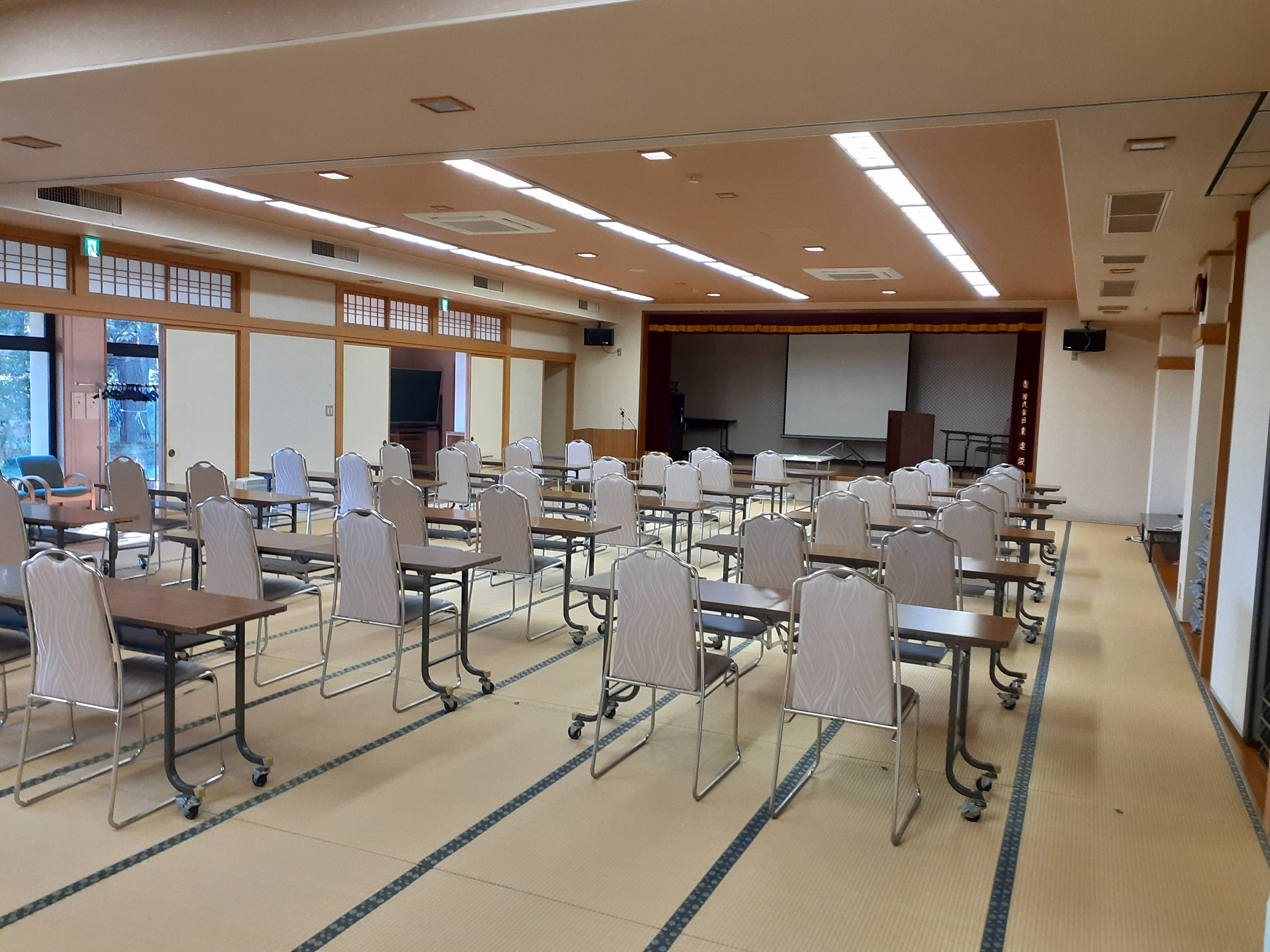 大広間　スクール形式