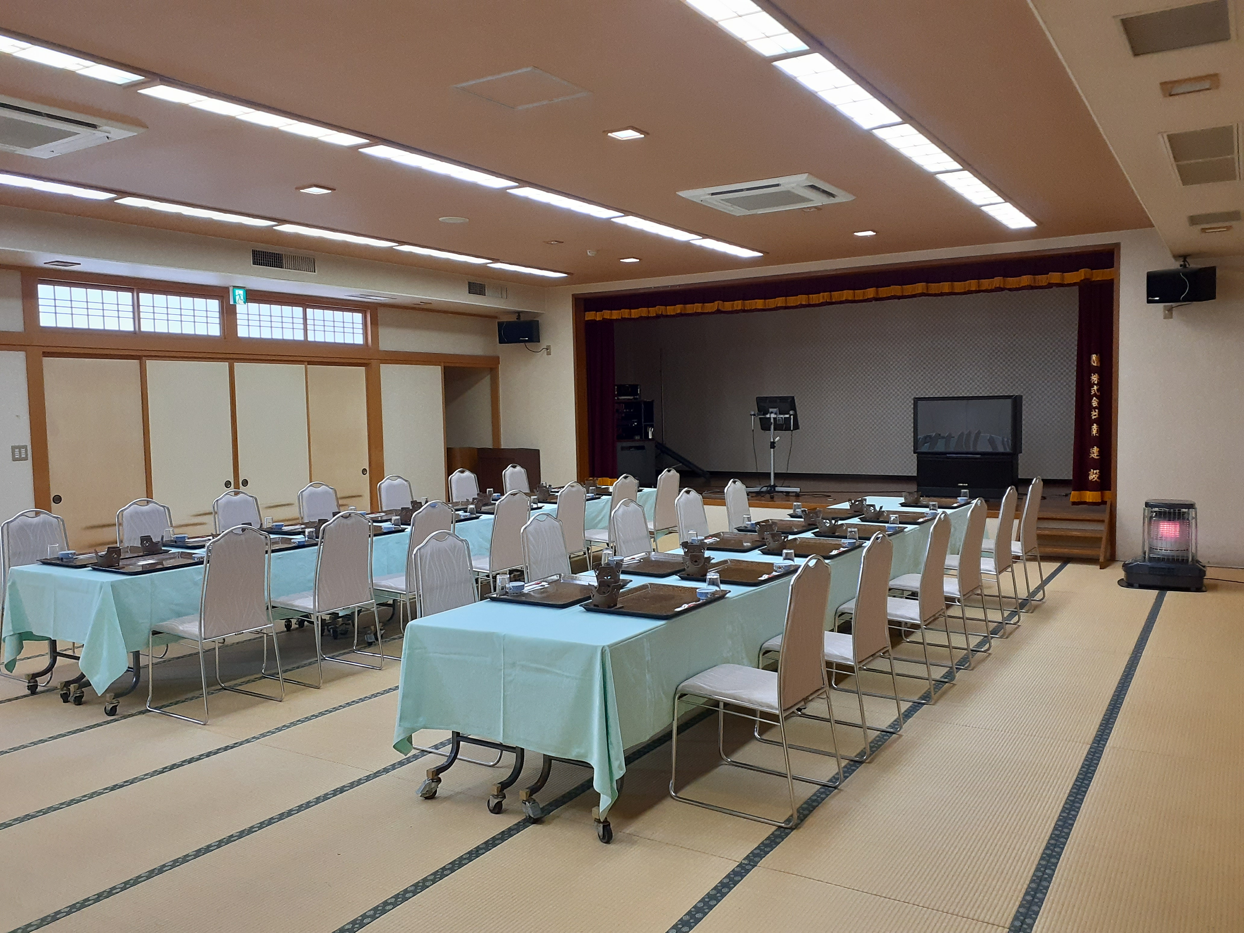 大広間　イステーブル