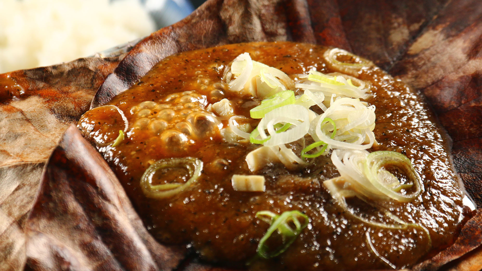 【朝食付き】かけ流し温泉は朝まで入れます。手作り朴葉味噌の朝ごはん付きプラン。