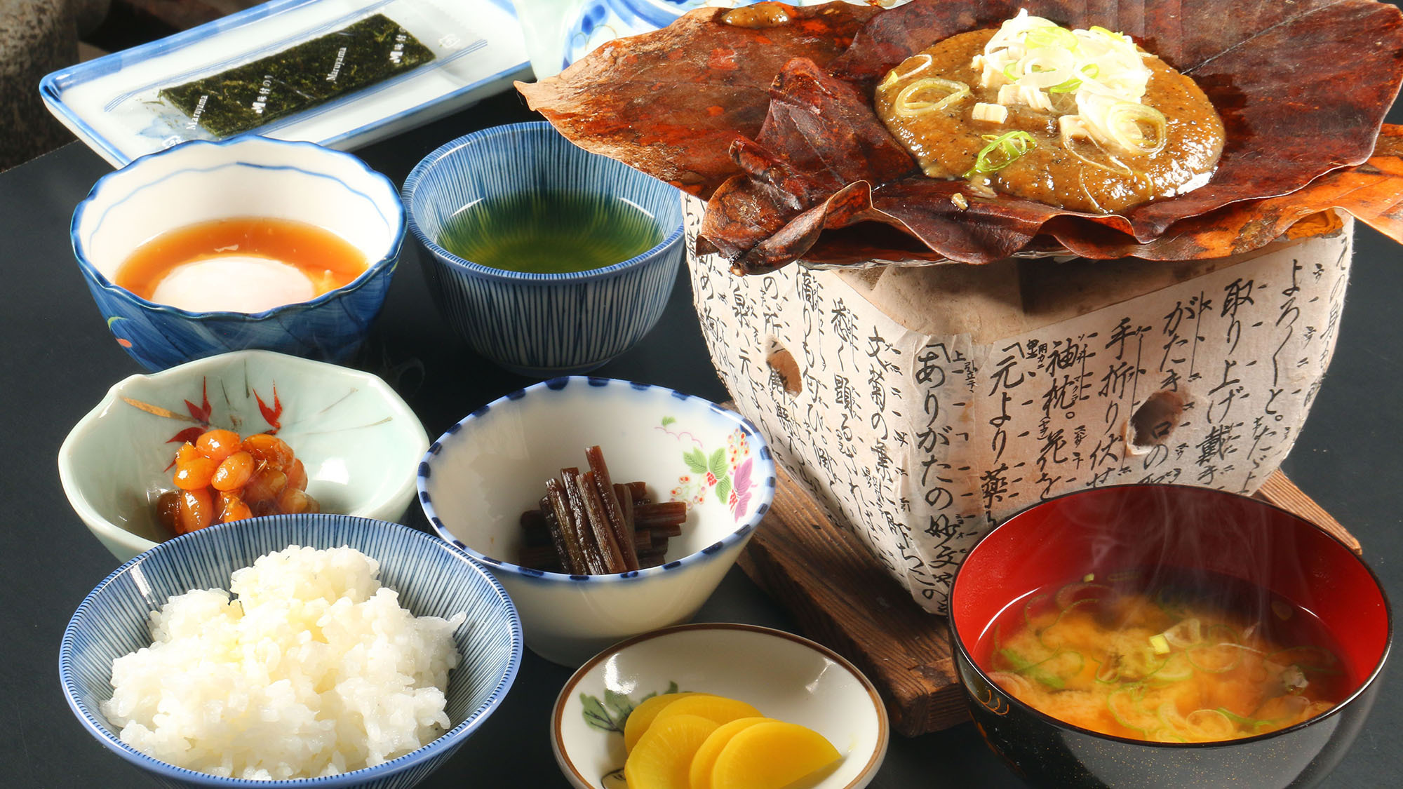 【朝食付き】かけ流し温泉は朝まで入れます。手作り朴葉味噌の朝ごはん付きプラン。