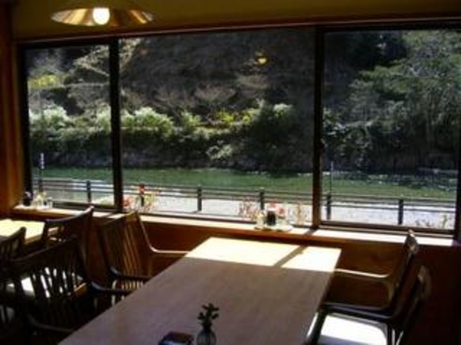 レストランから大塔川の眺め
