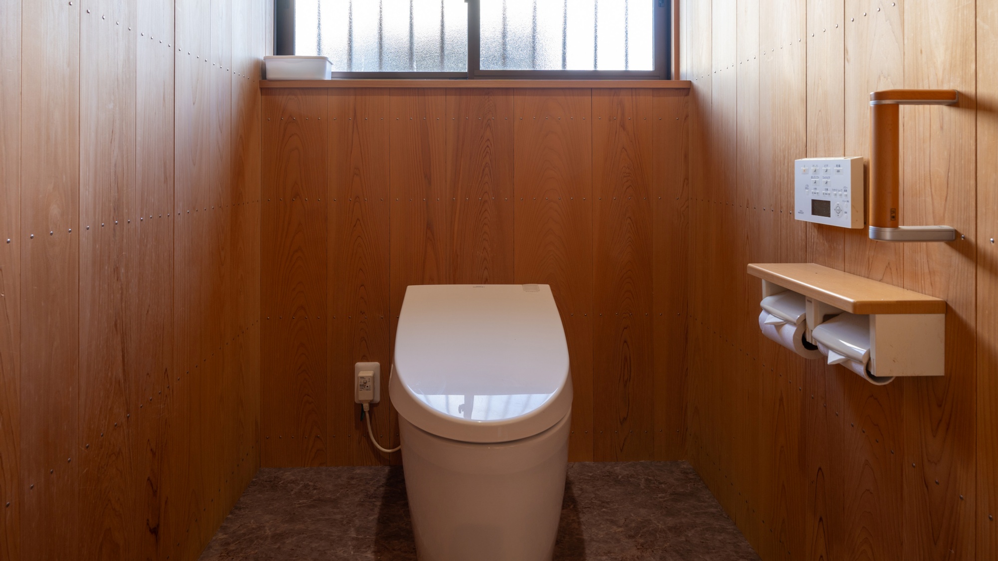 *トイレは1階と2階に1つずつございます。
