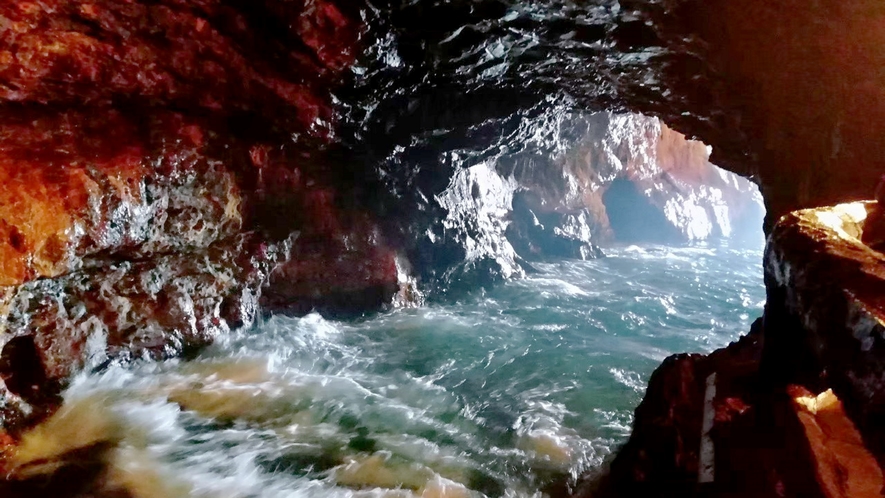  【三段壁洞窟】歴史が深くパワースポットとしても有名な景勝地（当館より車で約5分）