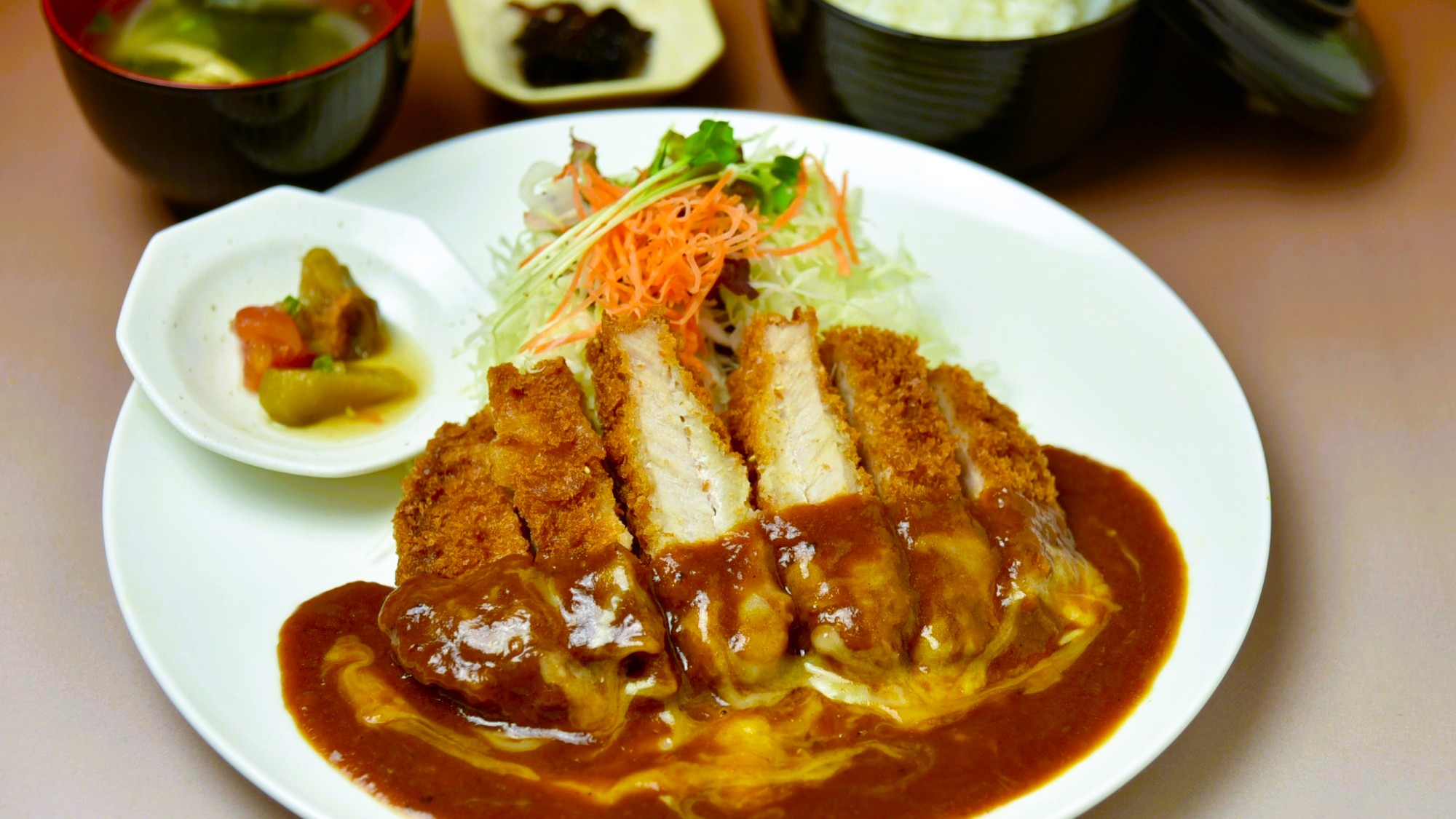 岡山名物デミチーズとんかつ