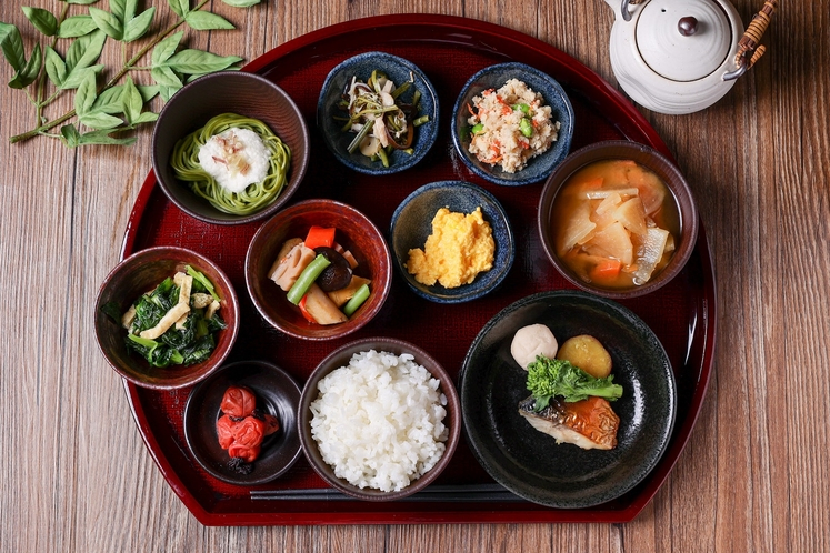 和食から洋食まで幅広くご用意しております