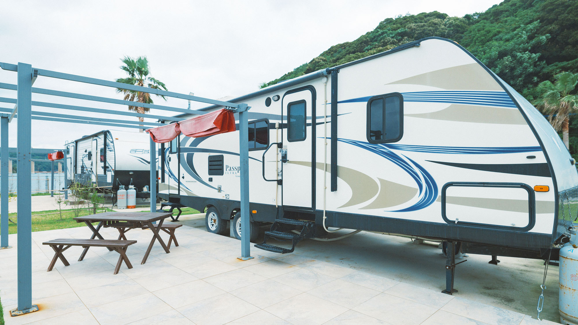 【海側】9mトレーラーハウス（シャワー・トイレ・キッチン付）