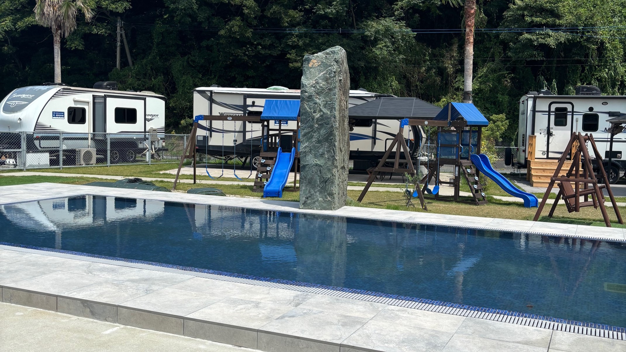 【プール新設！】10月末までの木～日限定でOPEN★大人も子どもも涼しく遊べます！