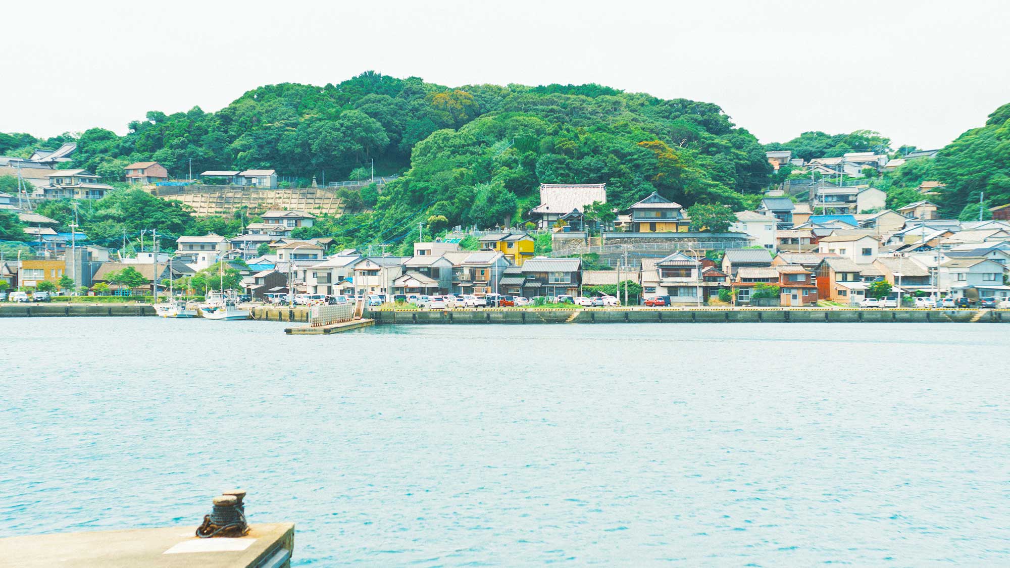 【施設風景】対岸には名護屋港を含む町並みを眺めることができます。