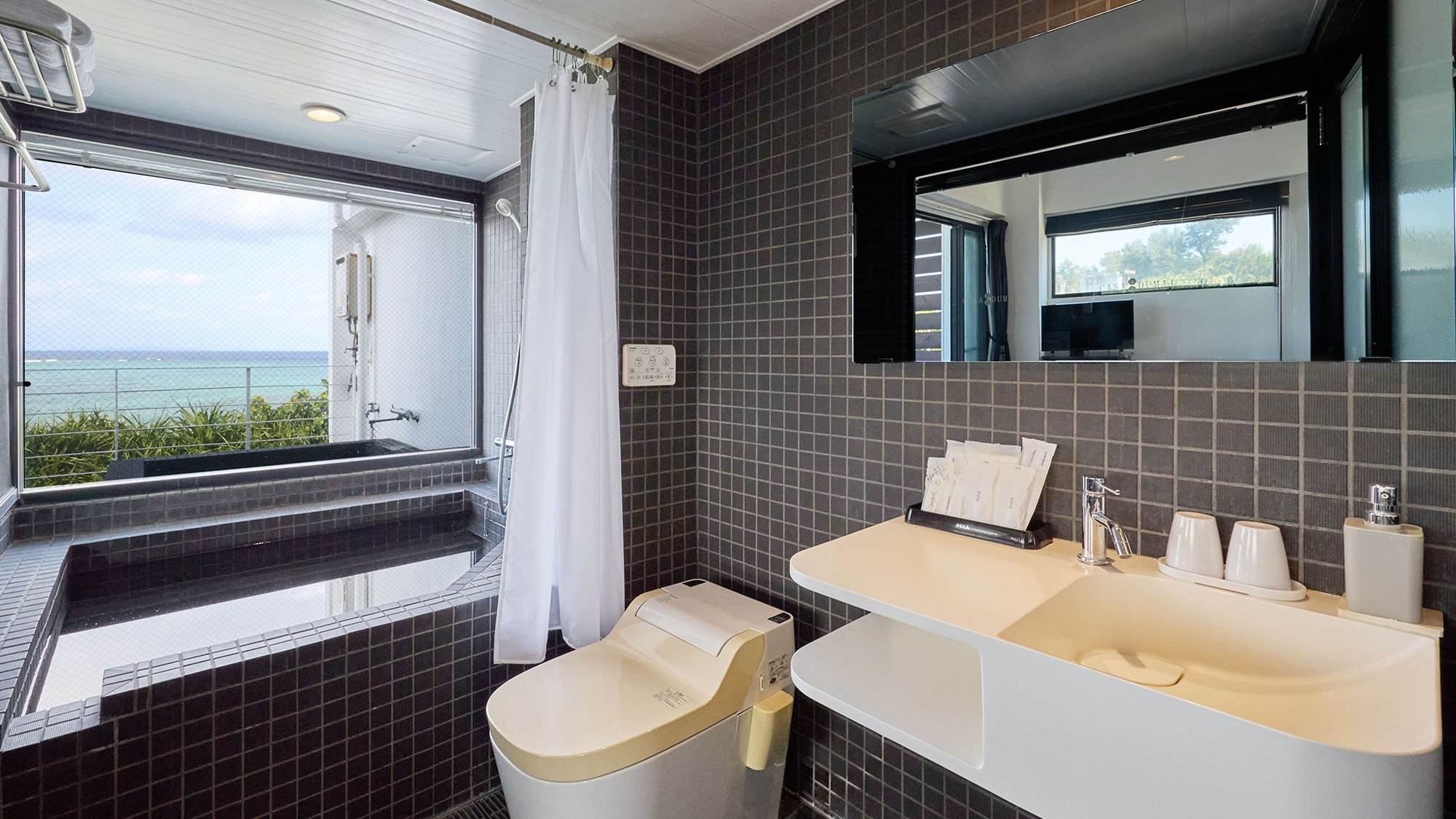 ・【202 サンセット】当施設の客室は全てユニットバスです。