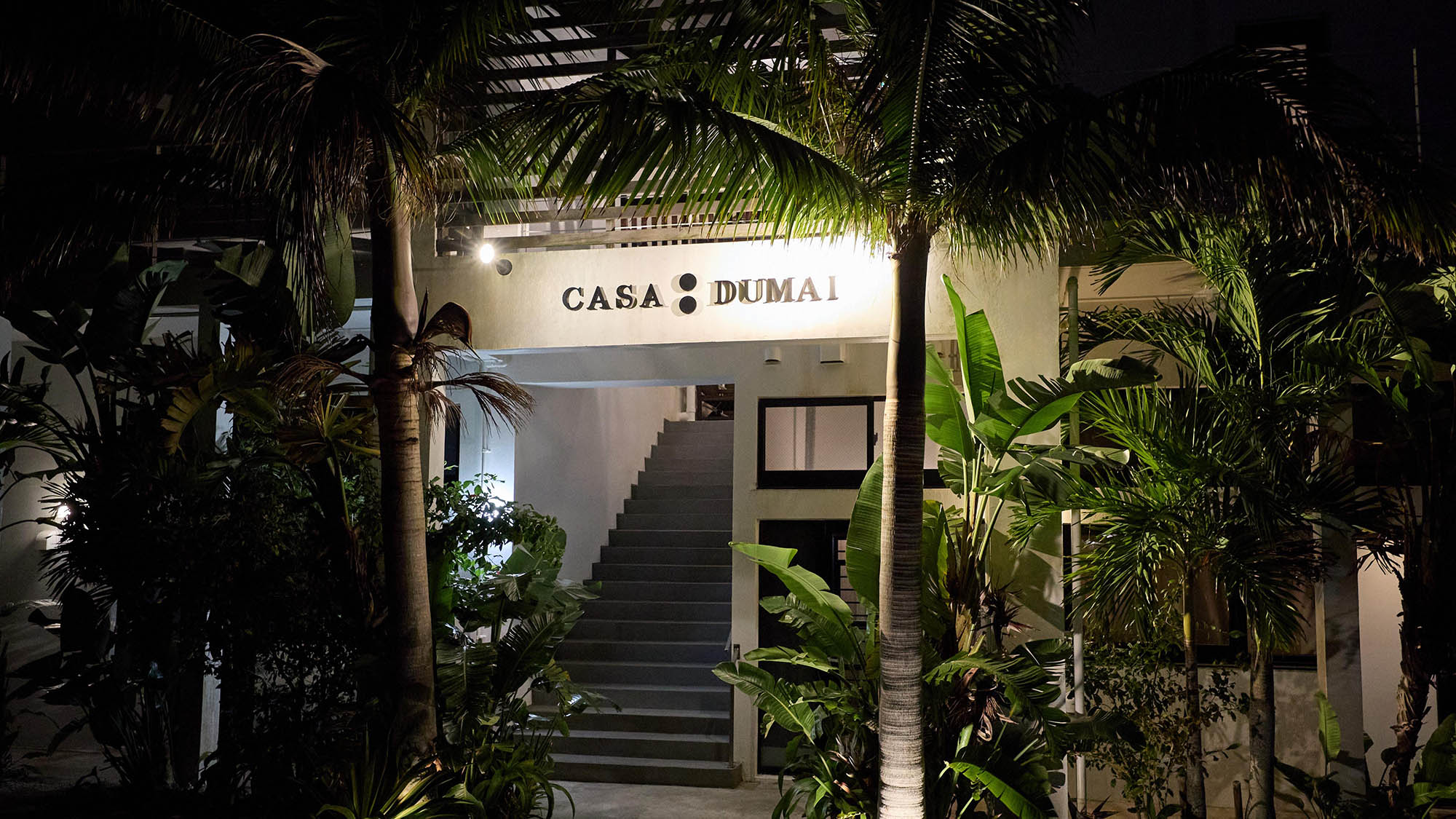 ・【外観】今帰仁の海辺に佇む大人限定の当施設。全室オーシャンビューの露天風呂付きです