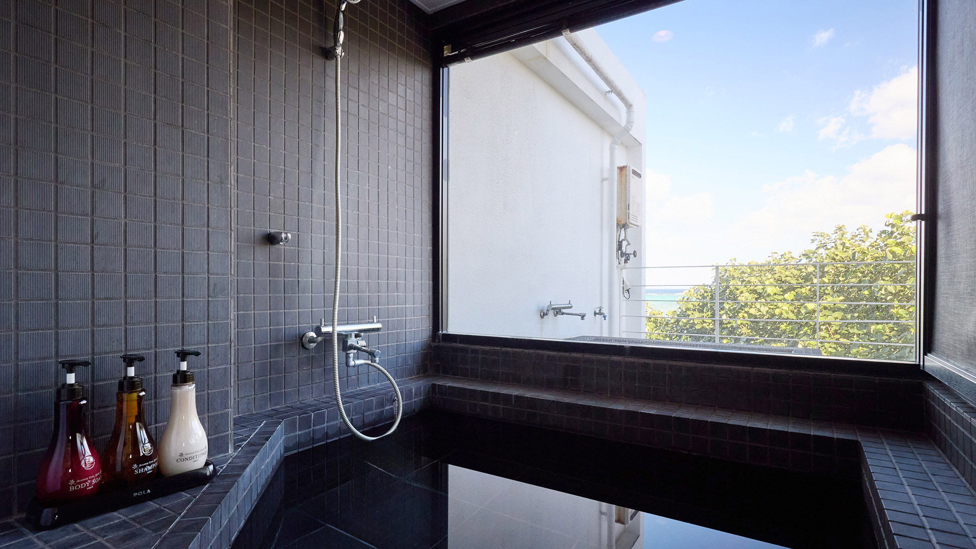 ・【201 アンスリウム】広々とした浴槽もございます。ご用途に合わせてご利用ください