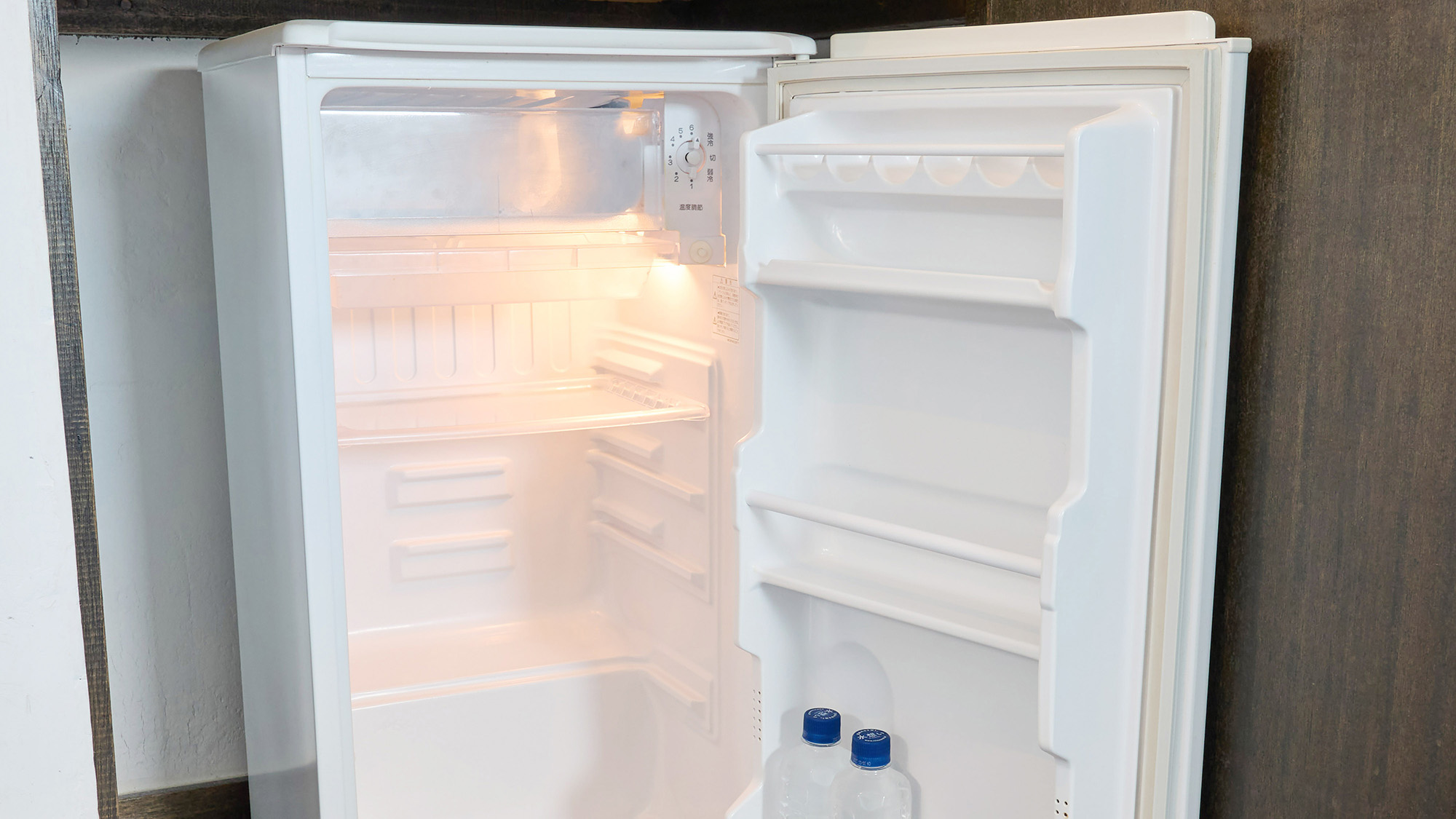 ・【冷蔵庫】各部屋に冷蔵庫完備。ご用途に応じてぜひご利用ください