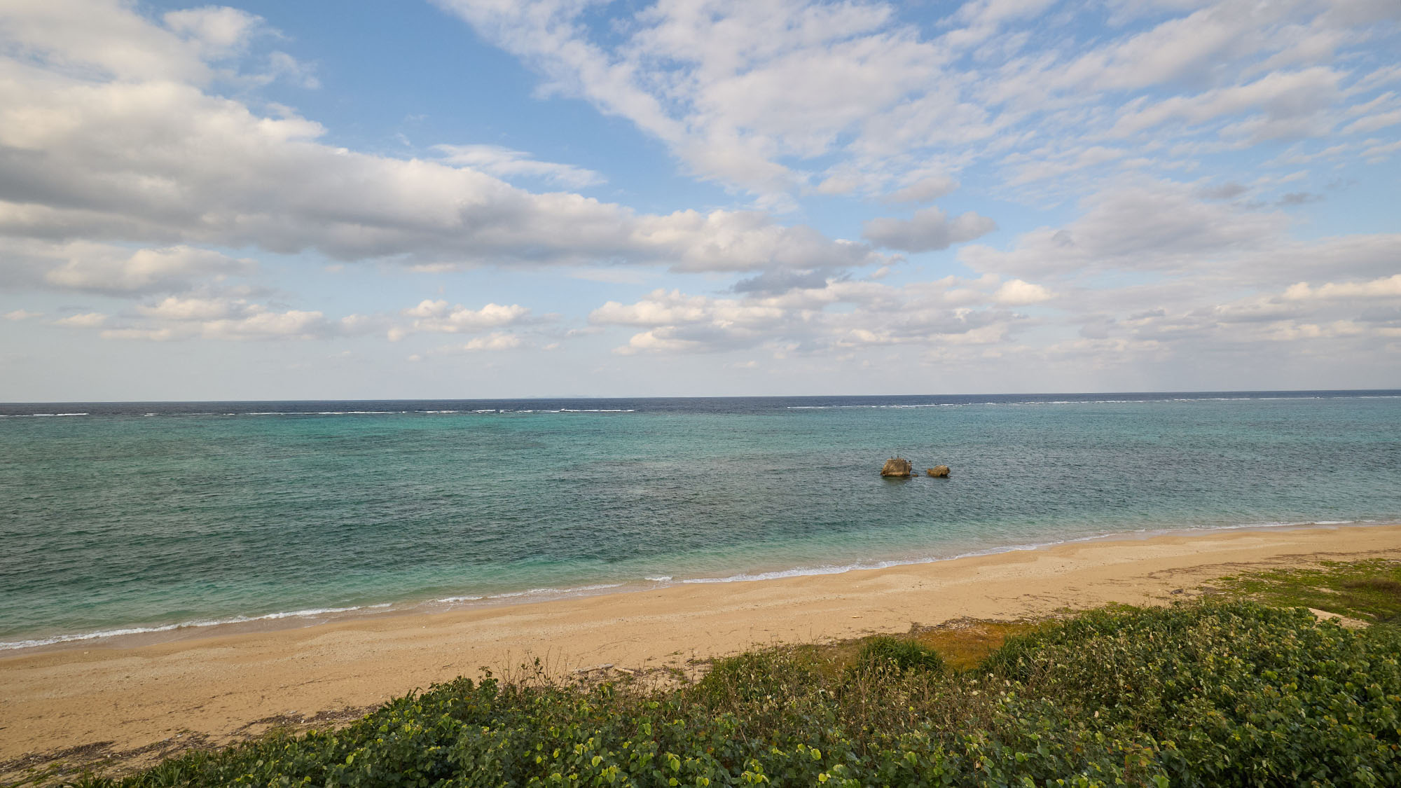 ・【ビーチ】当施設目の前に天然ビーチがございます※ご利用の場合は安全に十分ご留意ください