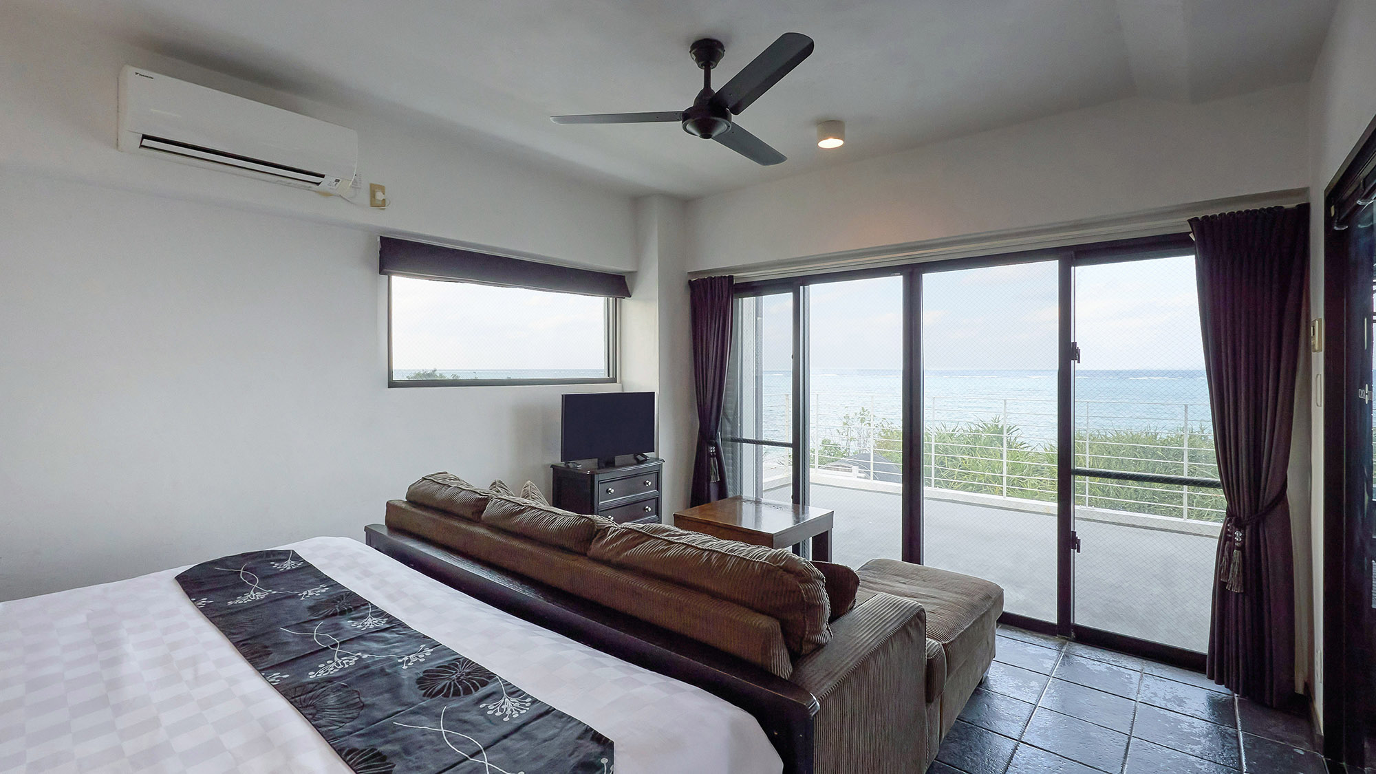 ・【202 サンセット】無料WiFi完備。オーシャンビューのお部屋で非日常な滞在をご堪能いただけます