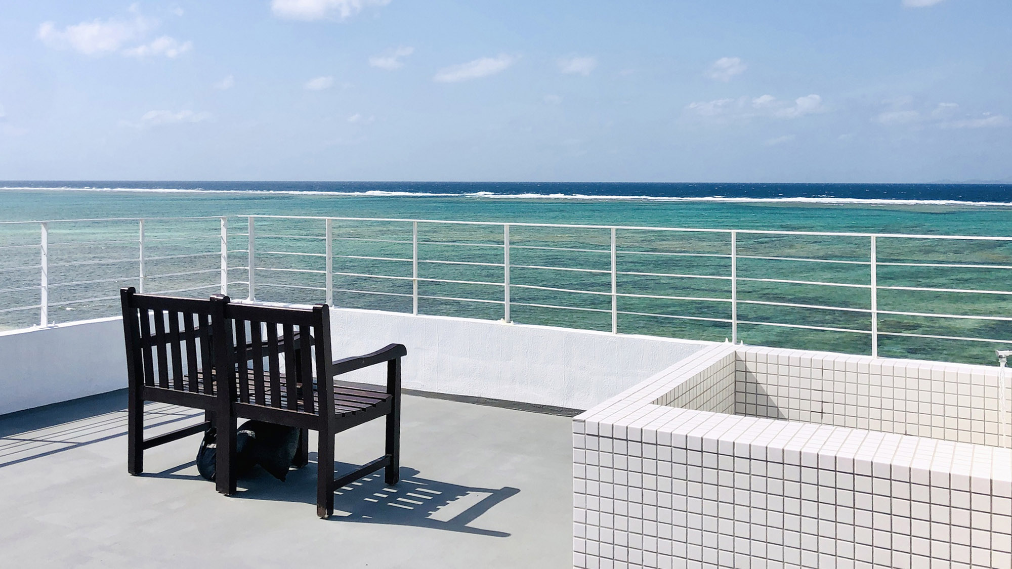 ・【露天風呂】波の音を楽しみながら、オーシャンビューの露天風呂で癒やしの時間をお過ごしください