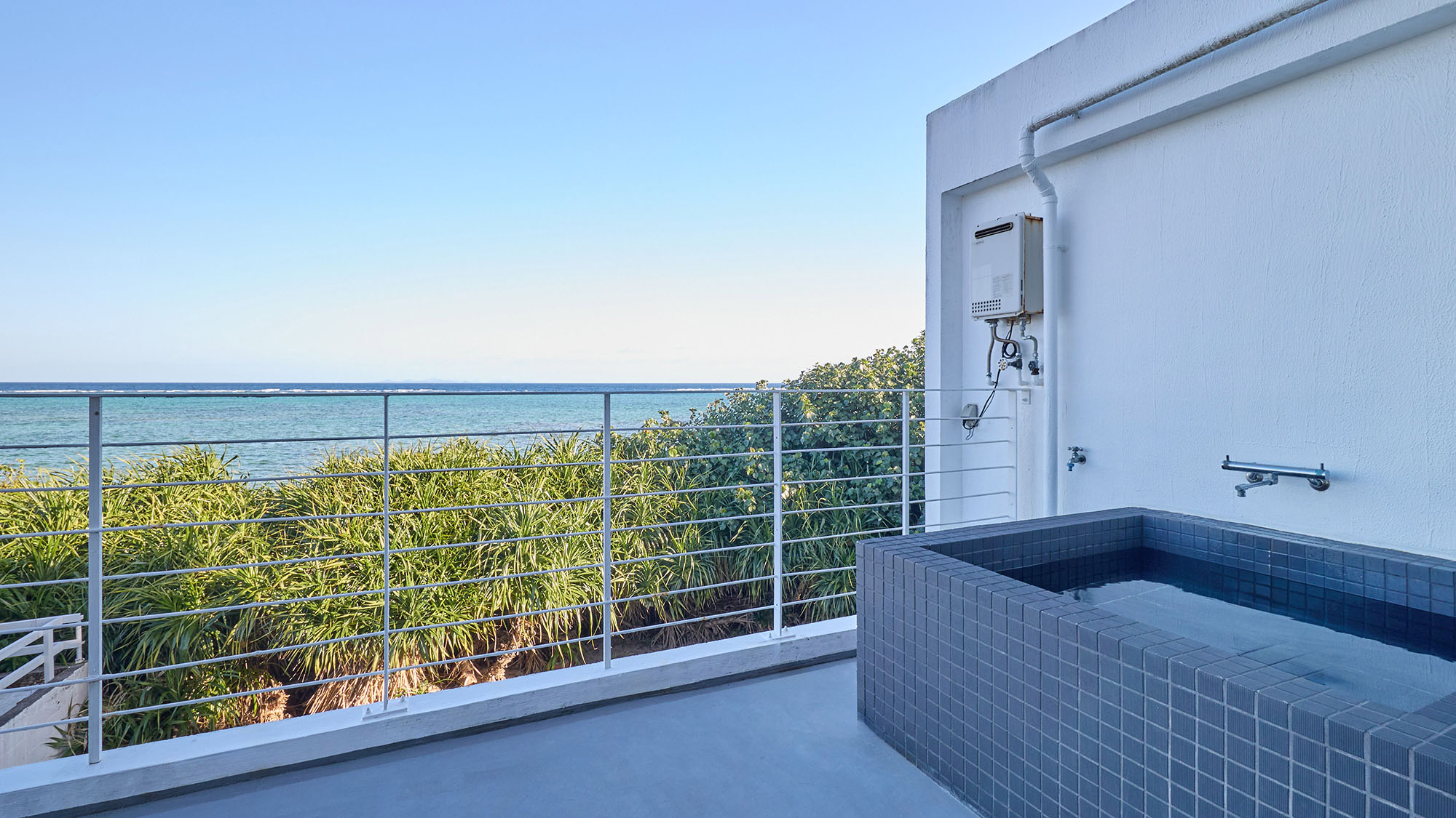 ・【202 サンセット】海を眺めながら、露天風呂で湯浴みをお楽しみいただけます