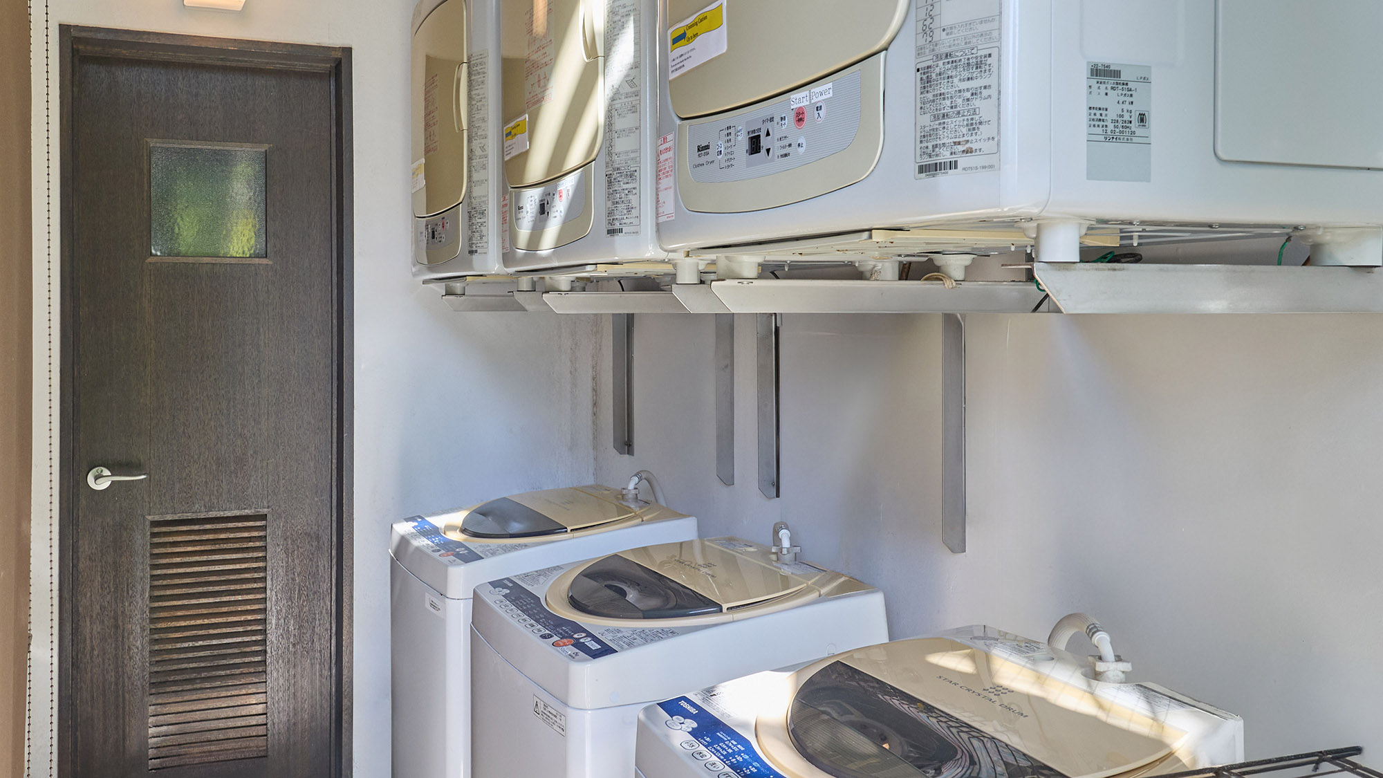 ・【洗濯機】共用設備です。混雑時は譲り合ってご利用ください※洗剤付きです