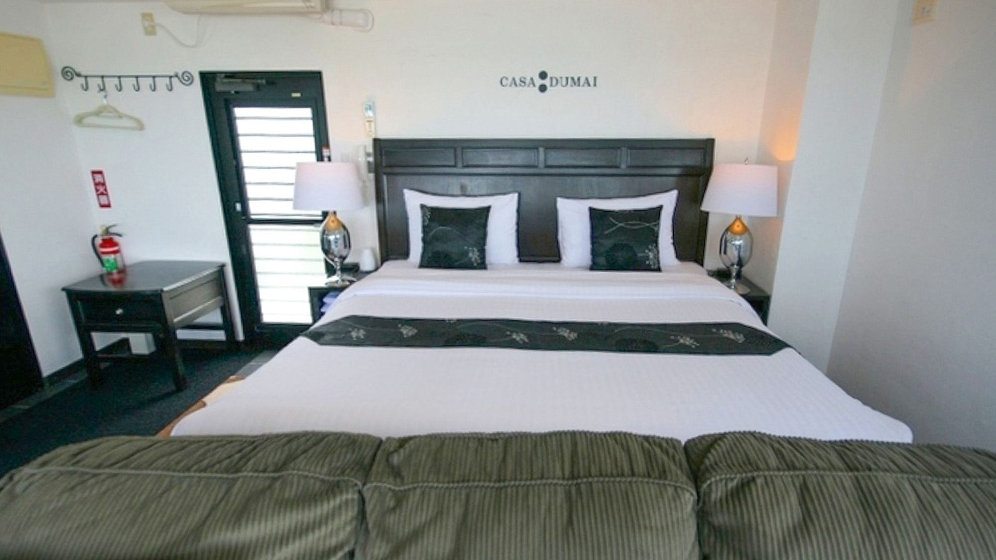 ・【ベッドルーム】お部屋にはエアコンを完備しております。快適な温度で特別な時間をお過ごしいただけます