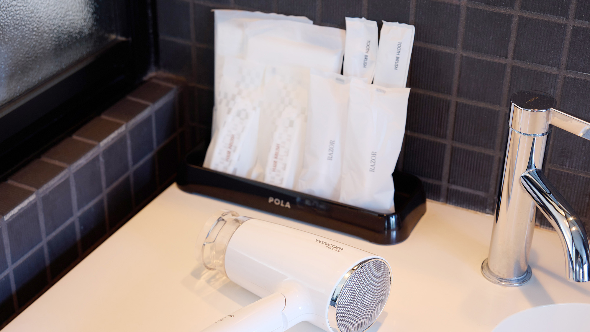 ・【ドライヤー】ドライヤーは各部屋完備。お荷物の心配ご不要です