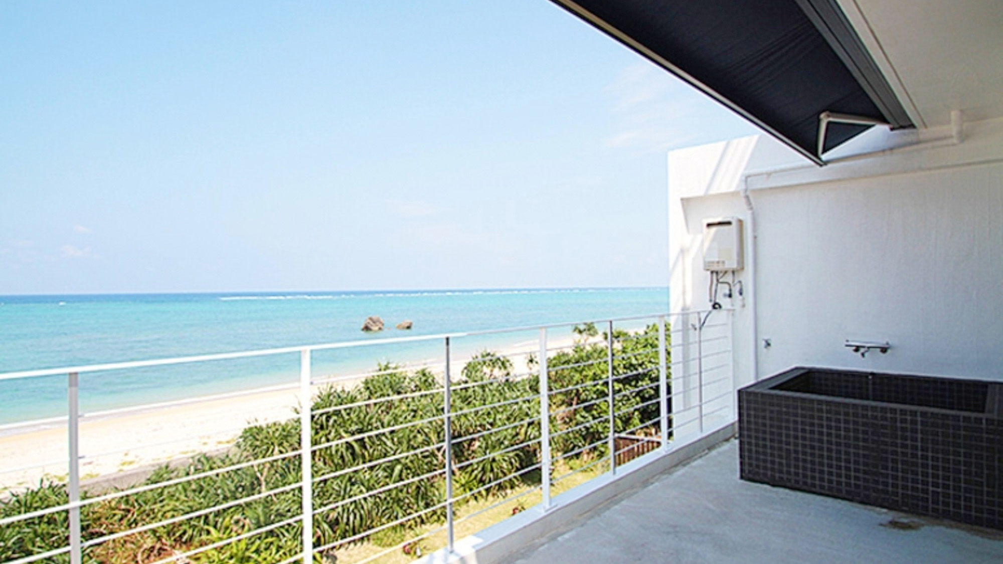 ・【バルコニー】露天風呂からはオーシャンビューをお楽しみいただけます。ロマンチックなひとときを