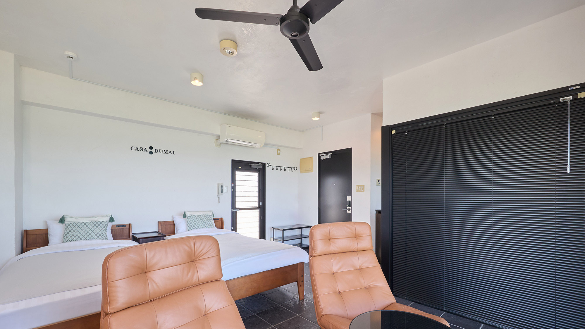 ・【301 ウェーブ】ラグジュアリーな内装が特徴。シングルベッド2台完備しております